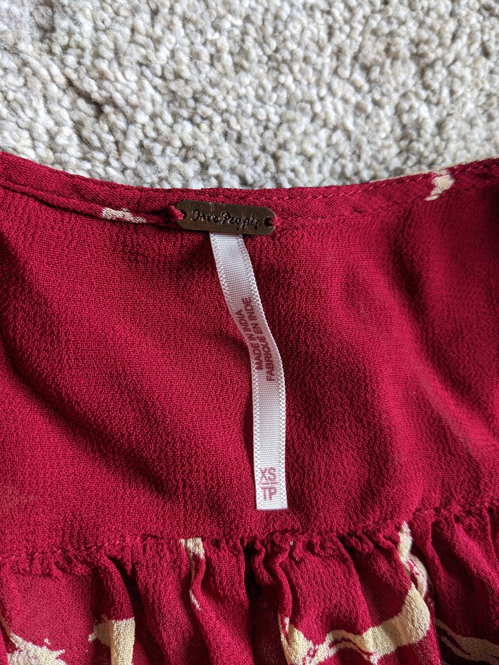 Free People Red Floral Ruched Button-Front Crop Top Blouse - Picture 4 of 5